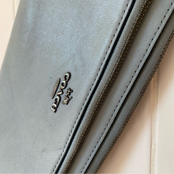 Coach women’s leather wallet, multiple compartments and gunmetal hardware - Picture 4 of 12